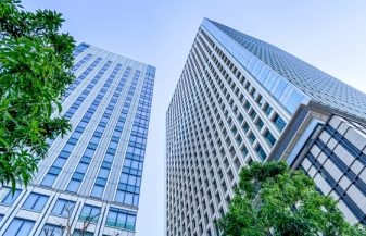 現在の設備管理契約、何年見直してませんか？「形骸化」を防ぐ『FACi-NAVi(ファシナビ)』